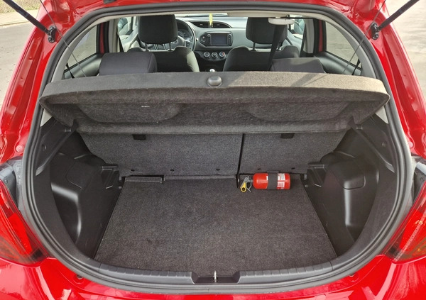 Toyota Yaris cena 44500 przebieg: 84000, rok produkcji 2016 z Jutrosin małe 46